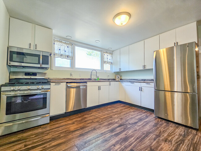 Building Photo - 3300 N Kildare Ave