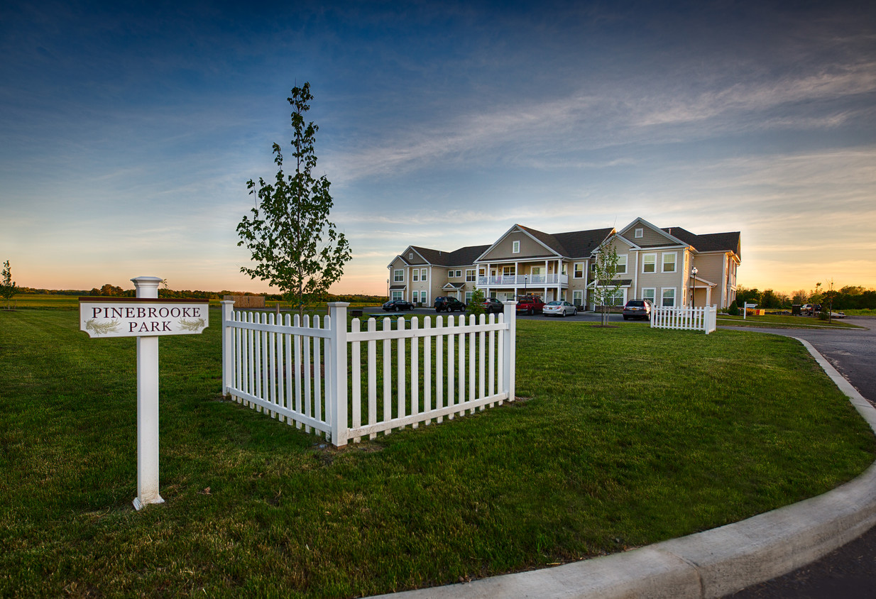 Primary Photo - Pinebrooke Apartments