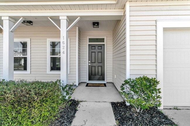 Building Photo - 1624 Shady Pine Rd