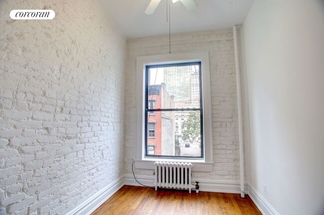 Building Photo - 304 W 30th St