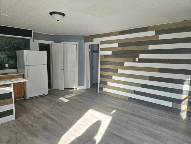 Foto del edificio - 8215 Stoner Rd