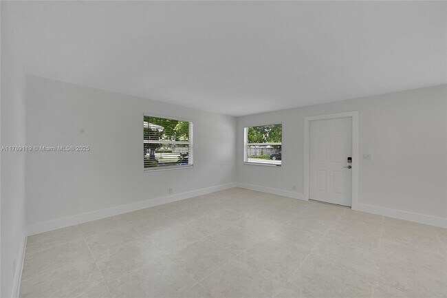 Foto del edificio - 810 SW 12th Ct