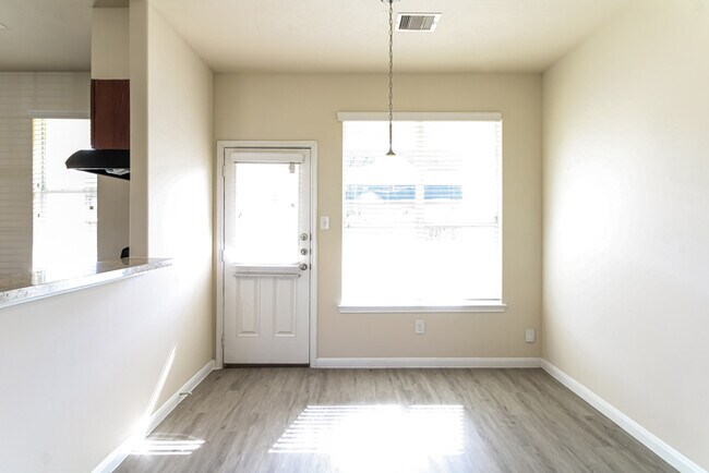 Foto del edificio - 12250 Maura Ln