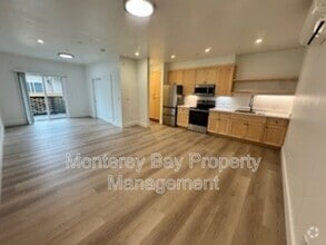 Building Photo - 3108 Seacrest Ave