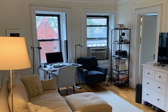 Building Photo - 302 W 78th St