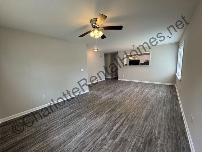 Foto del edificio - Spacious 4 bedroom home in Concord that's ...