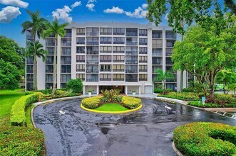 Building Photo - 5951 Wellesley Park Dr
