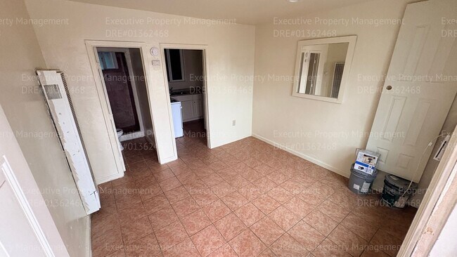 Foto del edificio - 105 E 8th St