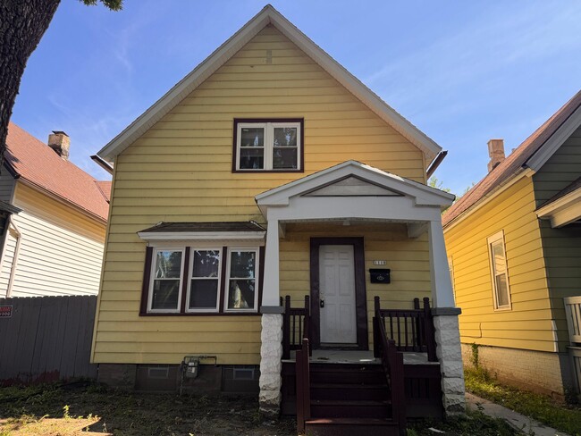 Building Photo - 1118 S 18th St