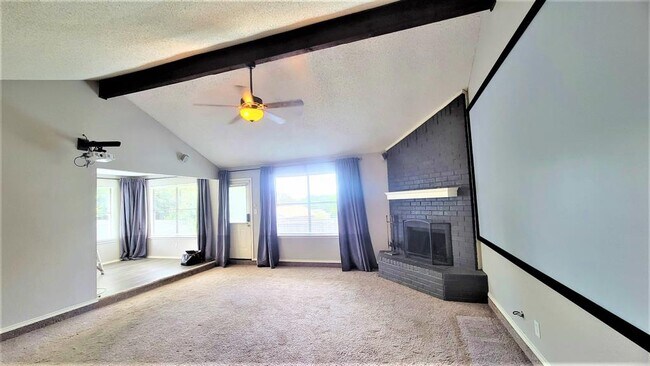 Building Photo - 4606 Mandalay Dr