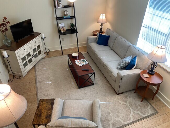 Grandes ventanas - 106 Michael Dr