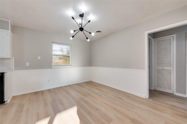 Foto del edificio - 4749 Marshall St