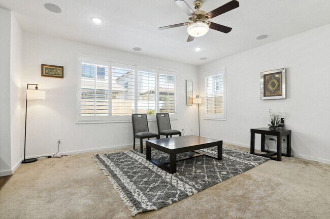 Building Photo - 4 Bedroom Single Family in Chandler