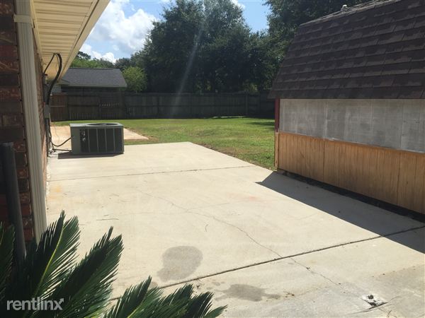 Building Photo - 16301 Linten Dr