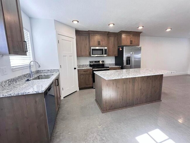 Building Photo - 1720 E Main St