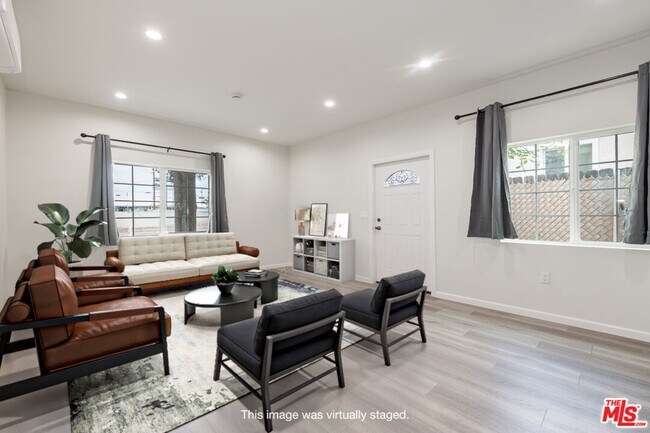 Foto del edificio - 10136 Forbes Ave