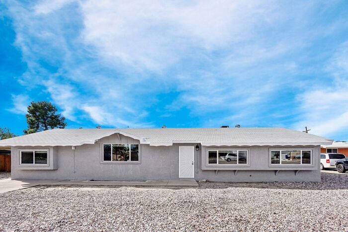 Primary Photo - 826 S Sarnoff Dr