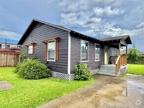 Building Photo - 811 Adele St