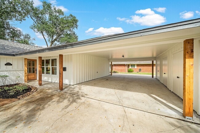 Foto del edificio - 5123 Willowbend Blvd