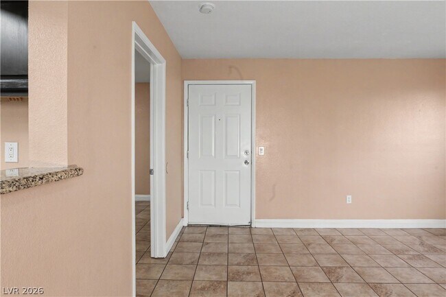 Foto del edificio - 6800 E Lake Mead Blvd
