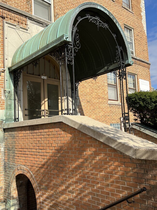 Building Photo - 7416 Harwood Ave