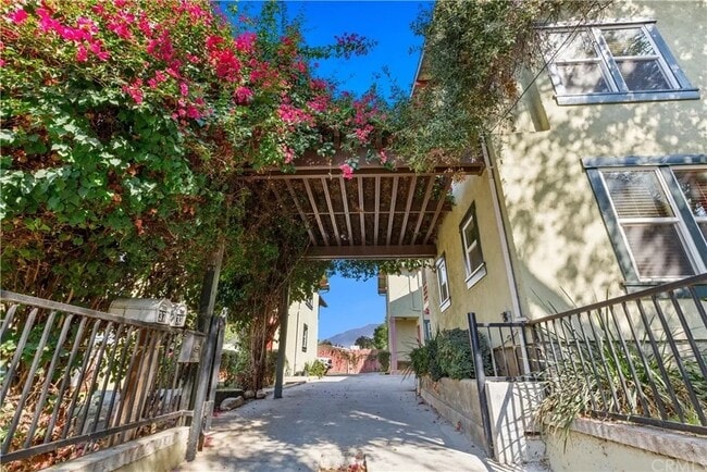 Driveway - 37 E Howard St