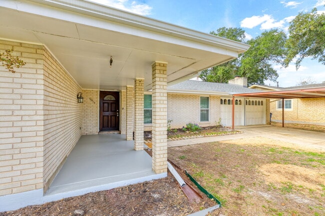 Building Photo - 10615 Lands Run St