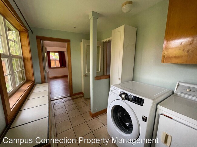 Building Photo - 3 br, 2.5 bath House - 2460 Friendly Alley