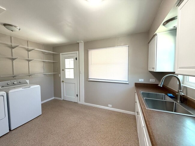 Building Photo - 2 bedroom home in Prescott!