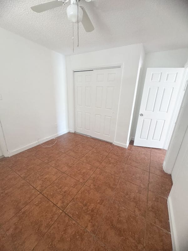 Foto del edificio - 2647 NW 20th St
