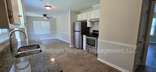 Building Photo - 2826 Cranbrook Dr