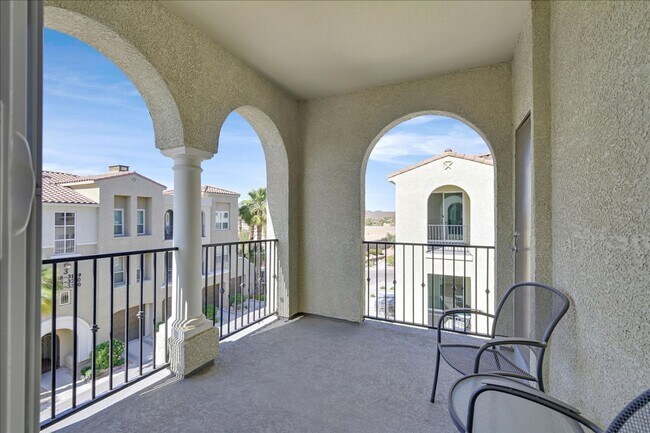 Building Photo - FULLY FURNISHED RENTAL