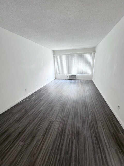 Foto del edificio - 428 Hayworth Ave