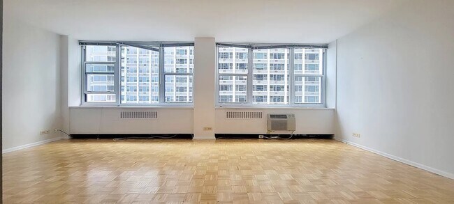 Foto del edificio - 4250 N Marine Dr