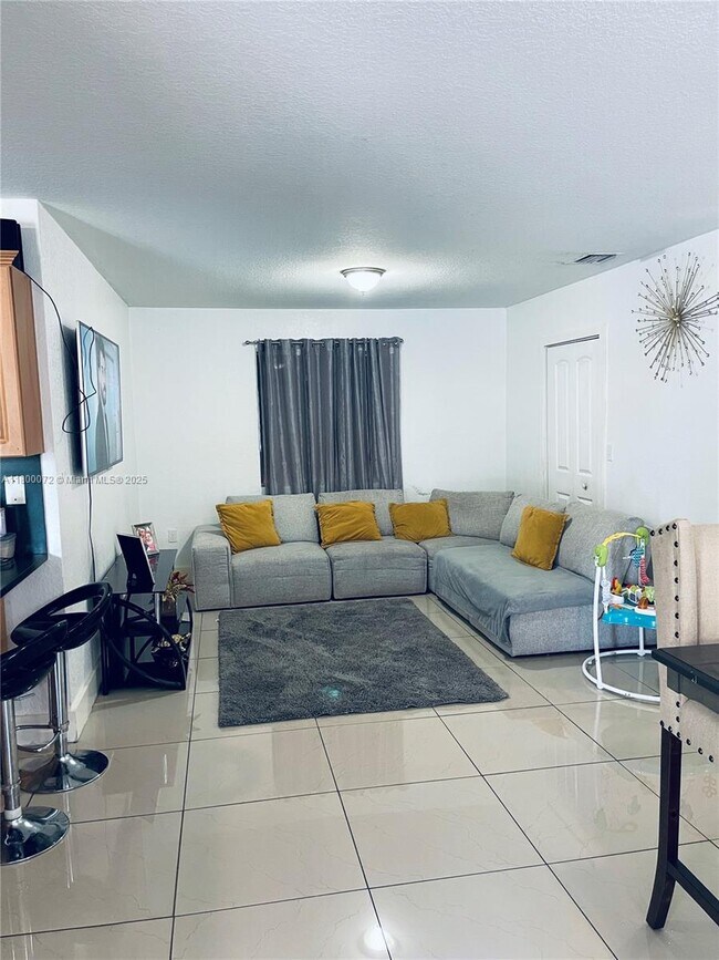 Foto del edificio - 5857 NW 13th Ave