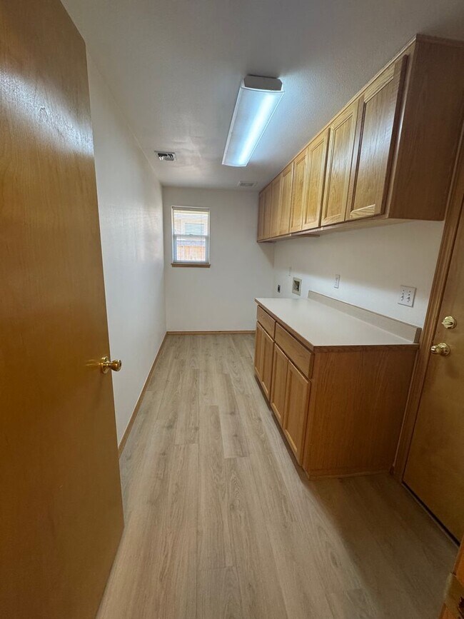 Foto del edificio - 2 bedroom 2 bath duplex for rent in Grants  Pass