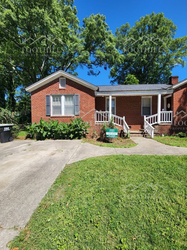 Foto del edificio - Cozy 1 Bed Duplex with Original Hardwood F...