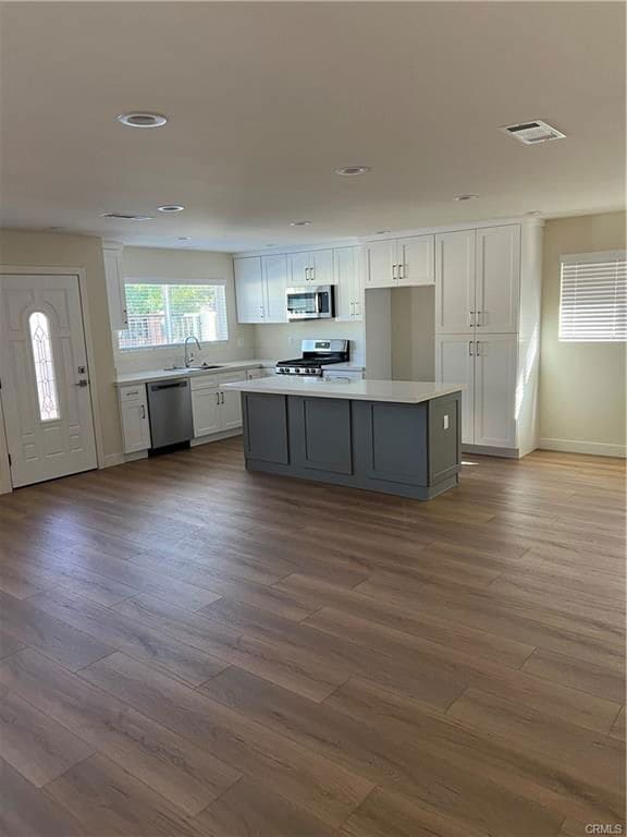 Building Photo - 11251 Kewen Ave