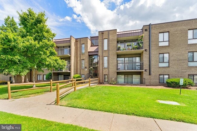 Building Photo - 7599 Gales Ct