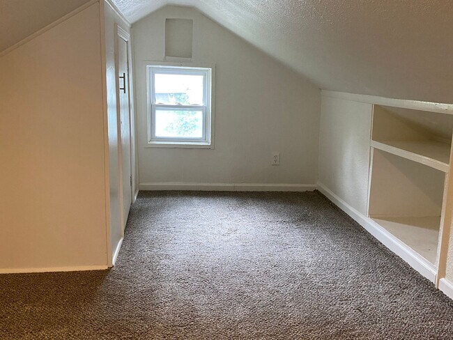 Building Photo - Beautifully remodeled 3 bedroom home