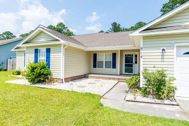 Building Photo - Great home in Hubert