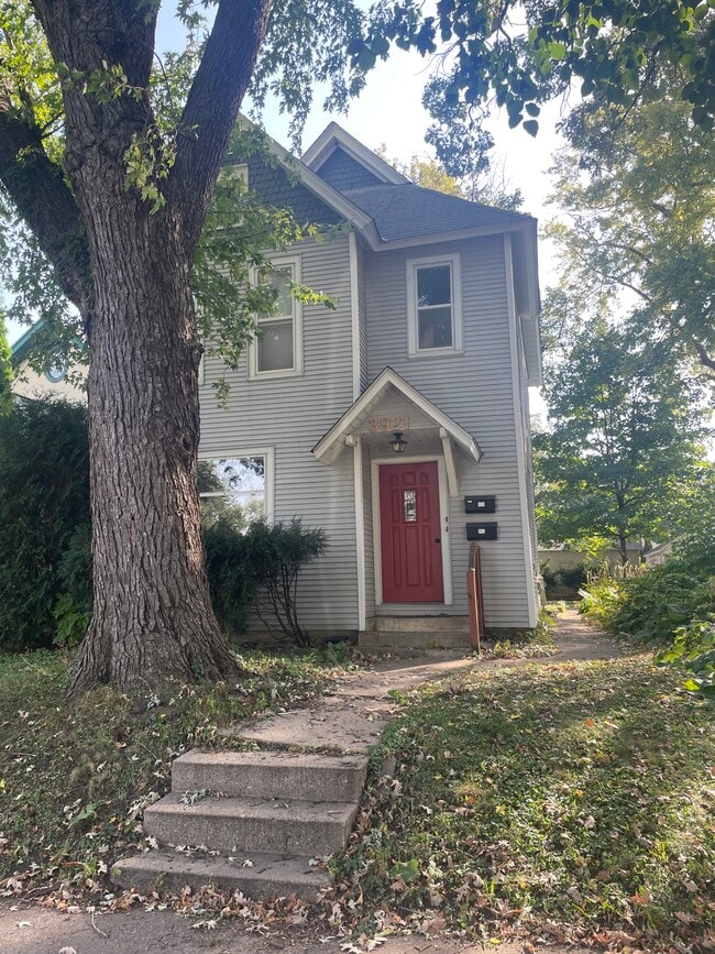 Building Photo - 3921 E 26th St