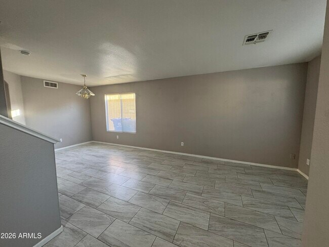 Foto del edificio - 12741 Desert Flower Rd