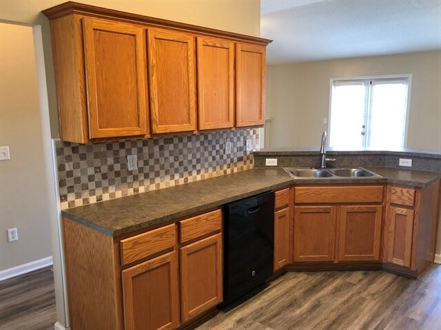 Building Photo - 3201 Ginny Lake Dr