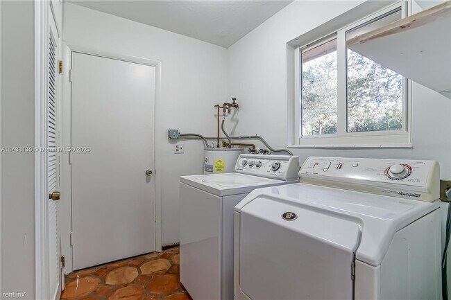 Foto del edificio - 3 br, 2 bath House - 831 NE 182nd St 0