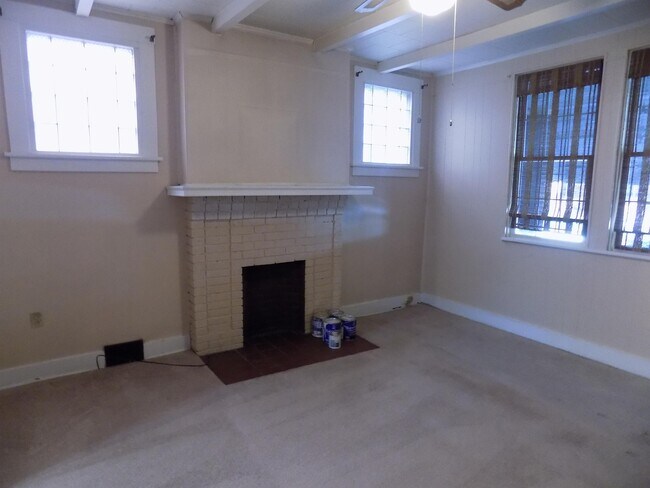Building Photo - 117 Olivia St