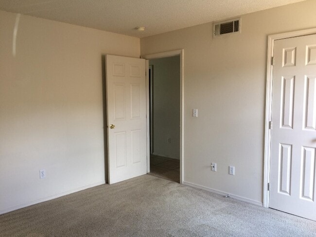 Building Photo - 610 24th St