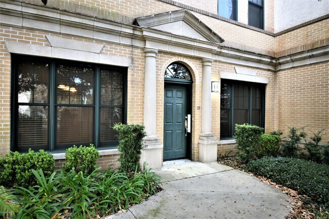 Foto del edificio - 1661 Riverside Ave