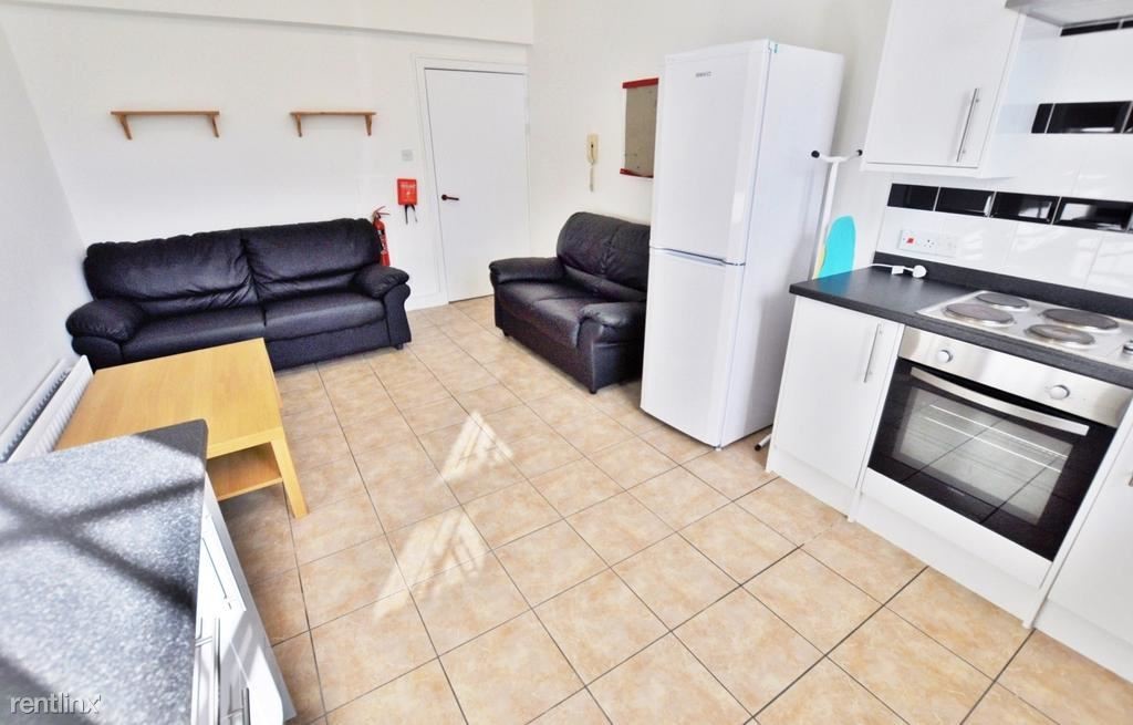 Building Photo - 1 br, 1 bath  - 1490 Bedford Ave 4D