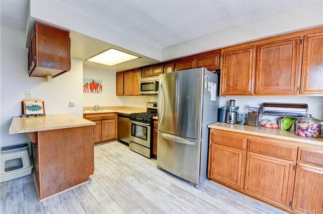 Building Photo - 4345 W 154th St